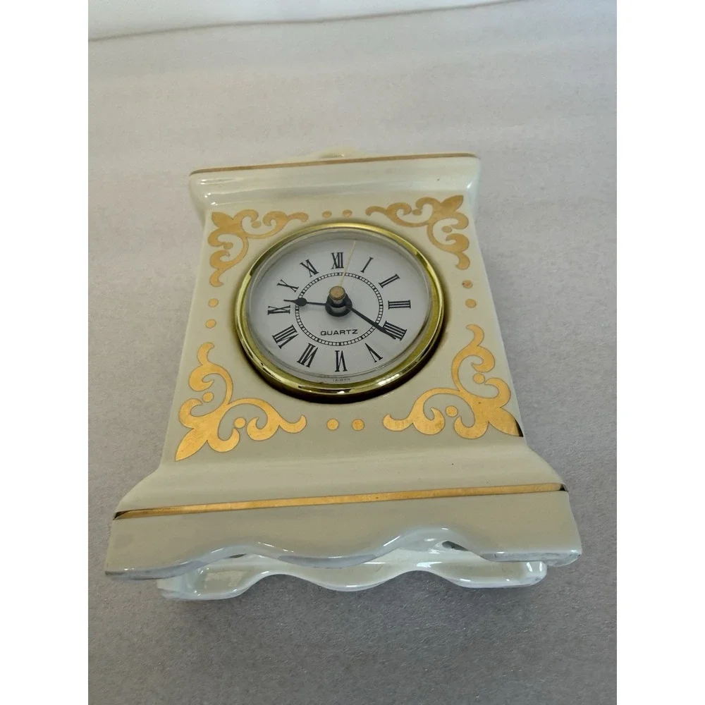 Vintage Style Ceramic Mantel Clock Quartz‎ Taiwan Gold Trim Works